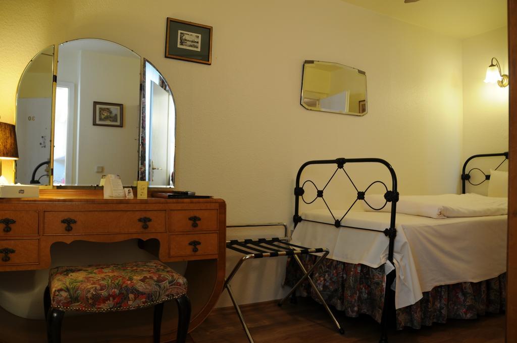 Hotel Admiral Wiesbaden Rom bilde